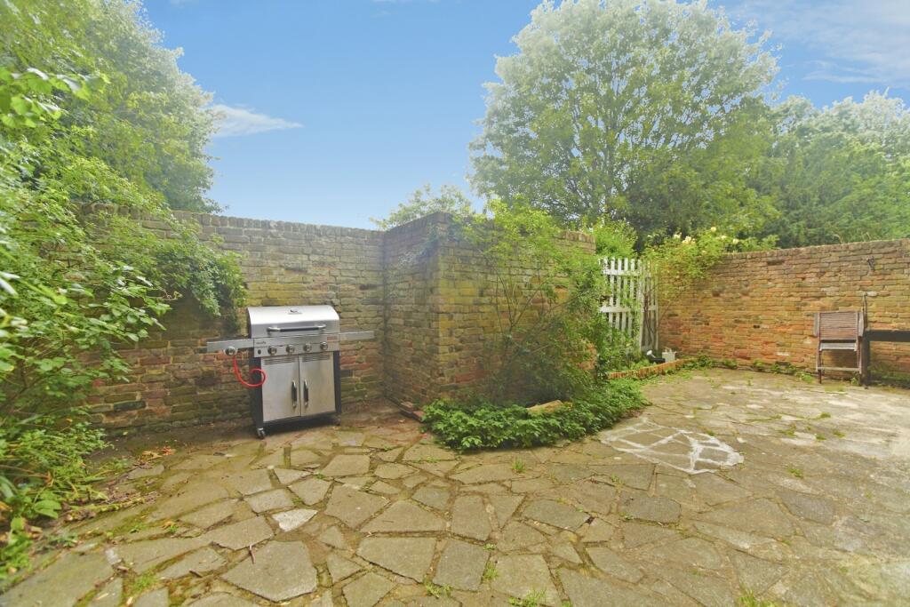House in Croydon - More