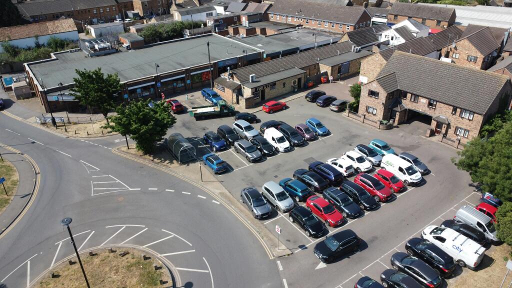 Coop &amp; Free Parking