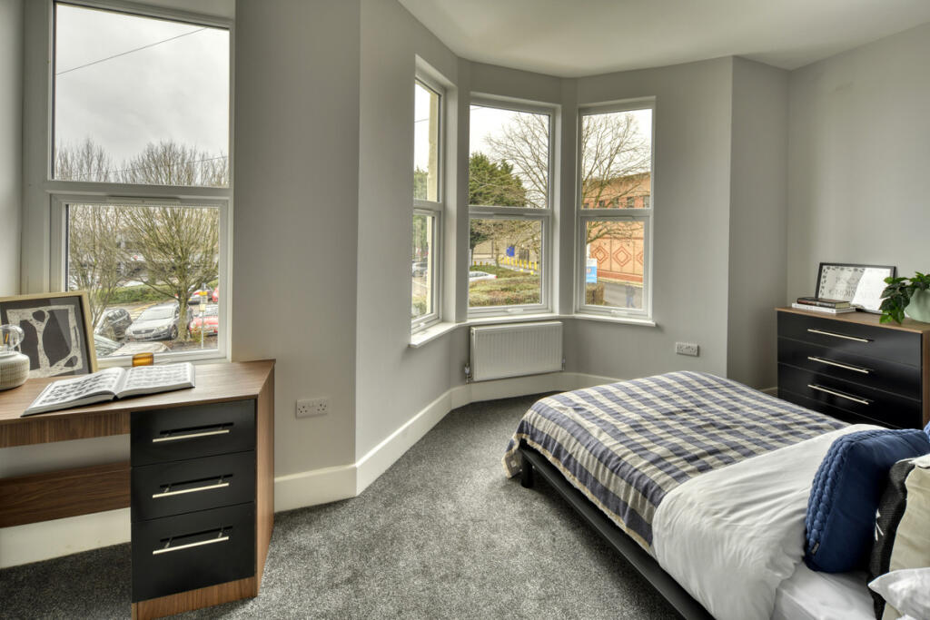 5 bedroom terraced house for rent