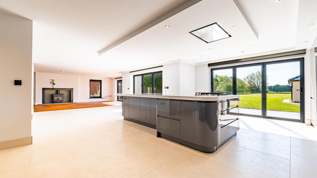 Fen Lane Farm, Fen Lane, Long Bennington - View 6