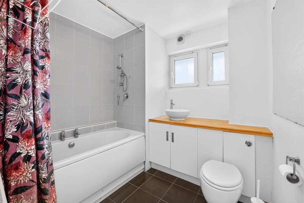 Apartment in London - More