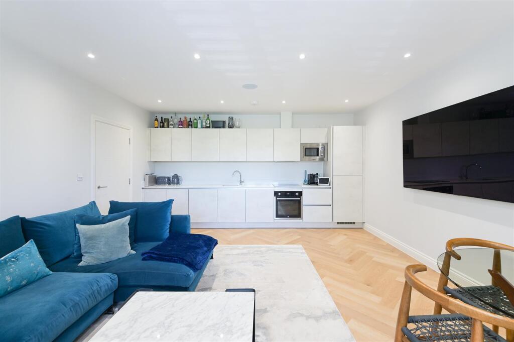 Apartment in Sutton - View 4