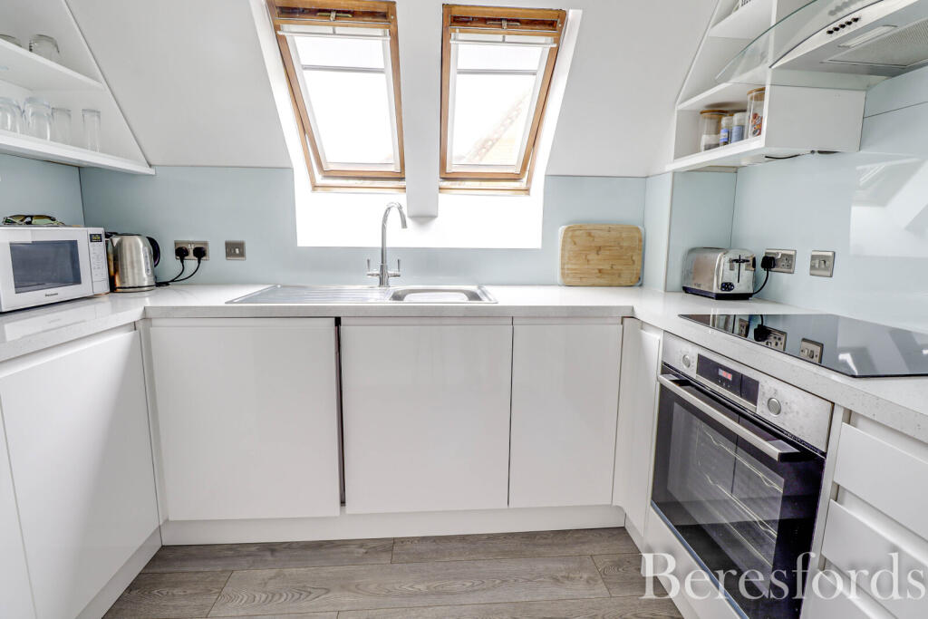 Apartment in Brentwood, Warley - View 3