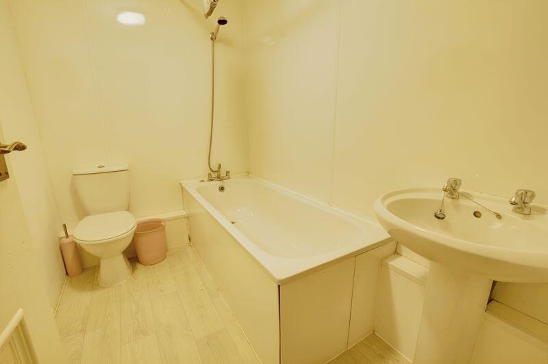 Apartment in Newcastle upon Tyne, Tyne and Wear - View 4