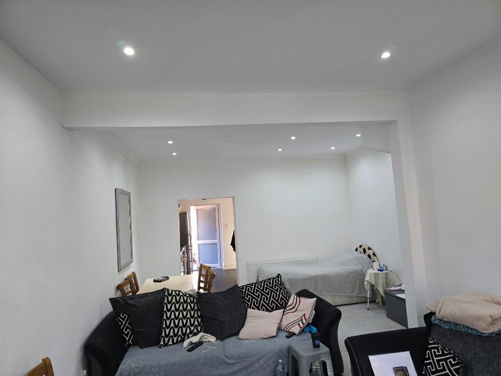 Swanfield Road, Waltham Cross, Hertfordshire, EN8 photo 2