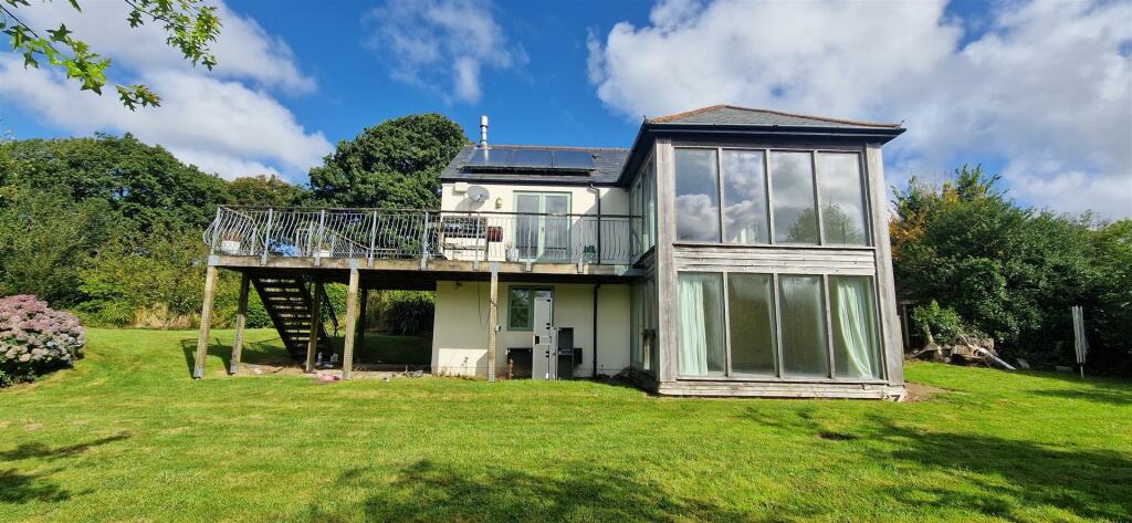 5-bed detached on Shortlanesend, Truro, £695,000