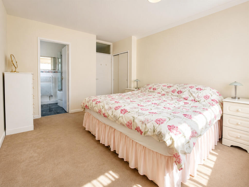 Apartment in Lymington - View 5