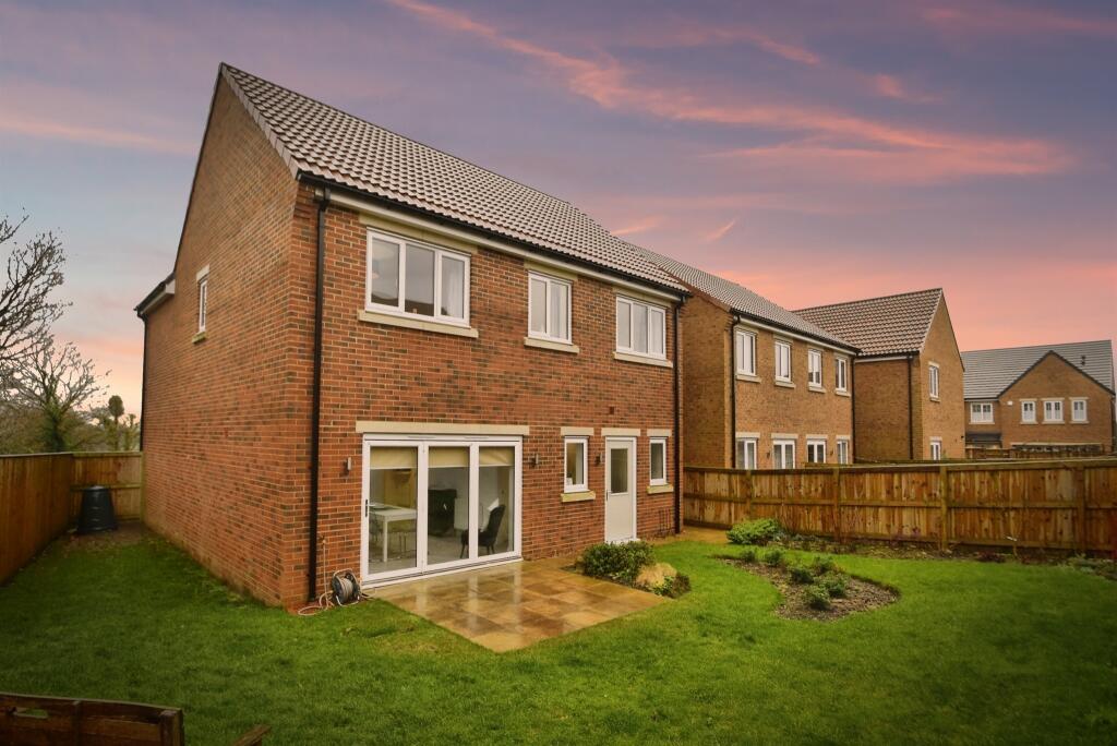 Willow Drive, Harrogate photo 2