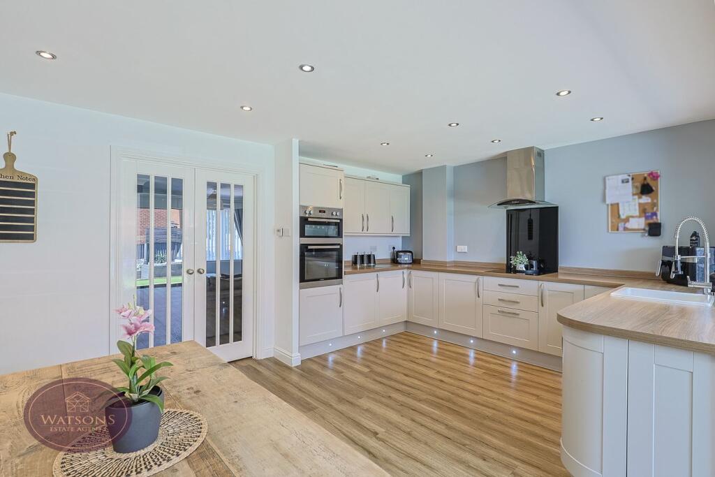 House in Broxtowe, Swingate, Kimberley - More