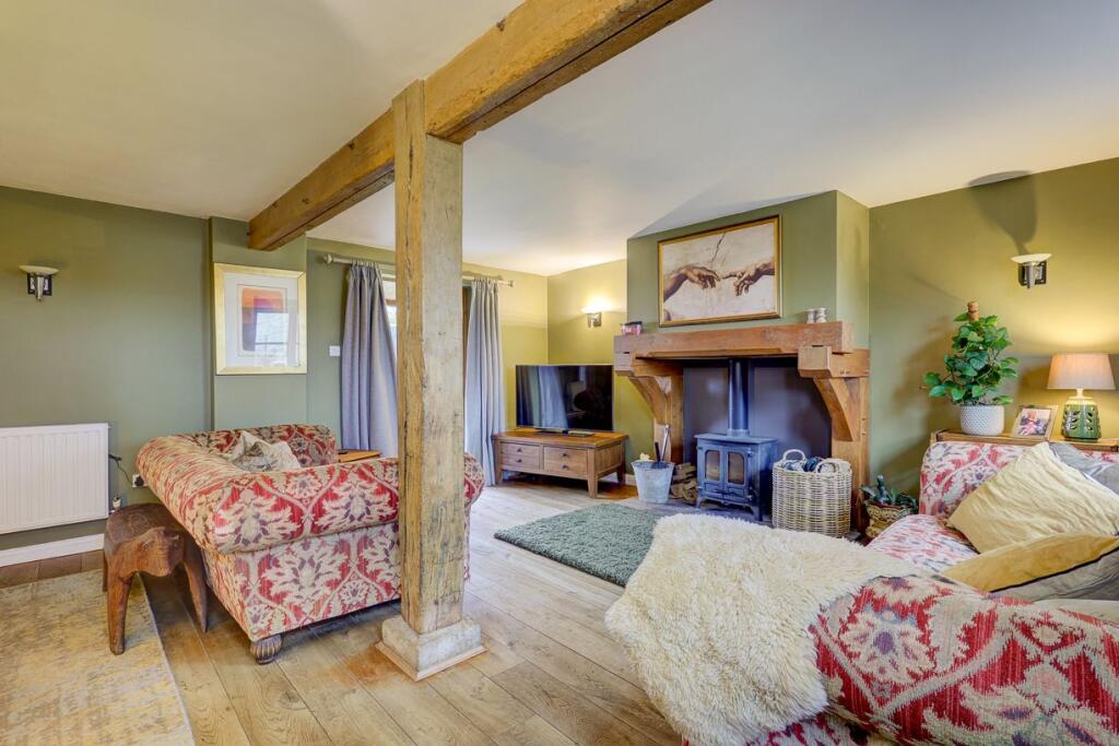 House in Epping Forest, Theydon Bois - More