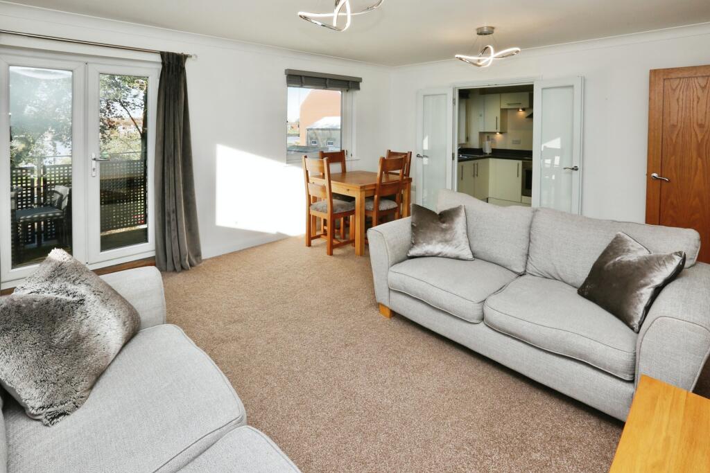 Main image of property: 52 Vespasian Road, Southampton, SO18