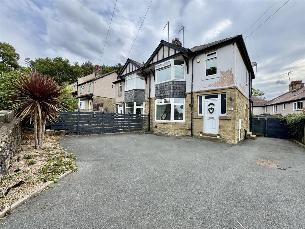 Main image of property: Kaye Lane, Almondbury, Huddersfield, HD5 8XP