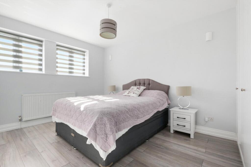 Aycliffe Road, Borehamwood, Hertfordshire, WD6 photo 5