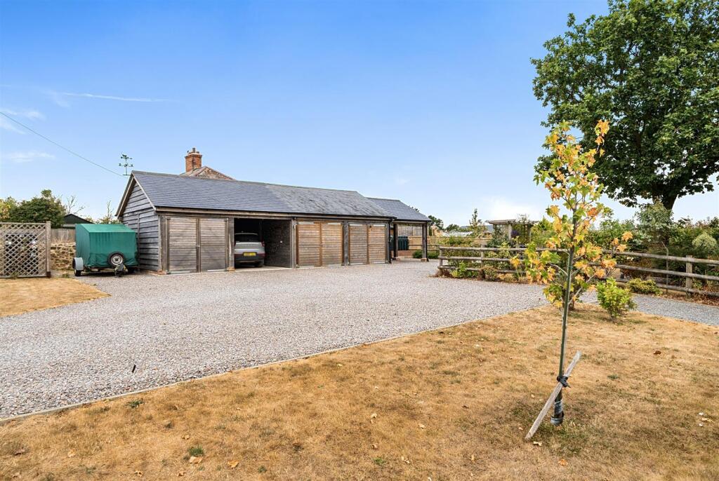 House in Taunton - View 5