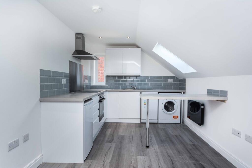 Main image of property: 10C West End Road, Mortimer Common, RG7 3SY