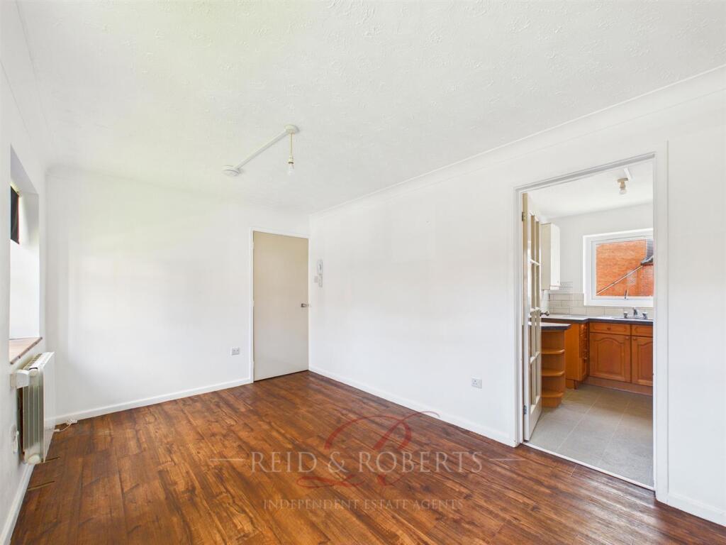 Apartment in Mold - View 4