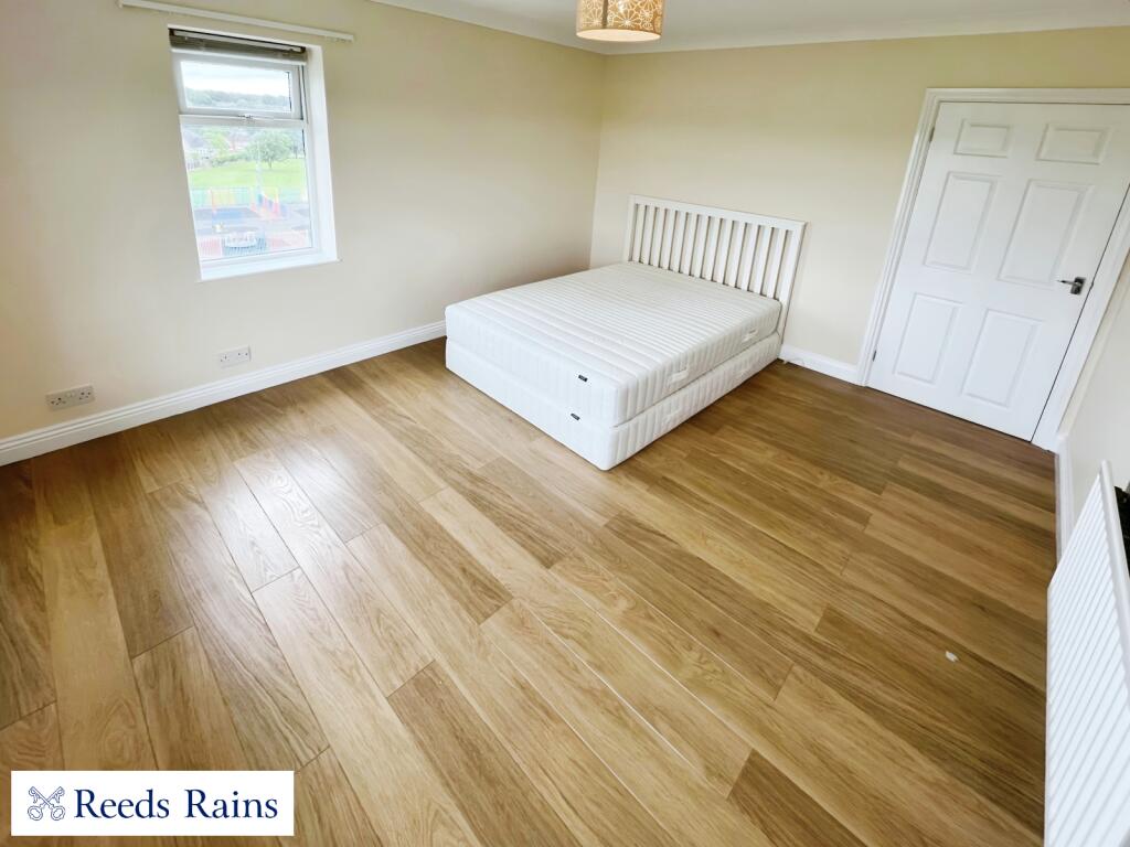 Apartment in Newcastle-under-Lyme, Staffordshire - View 4