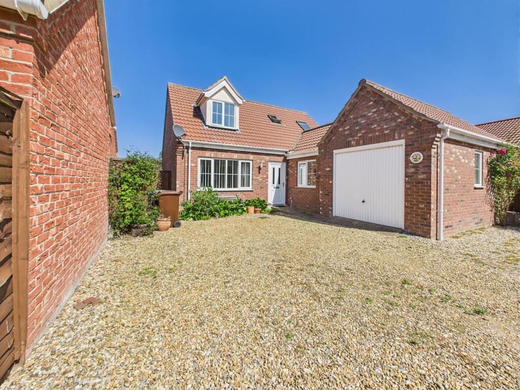 Main image of property: Bracken End, Overstrand