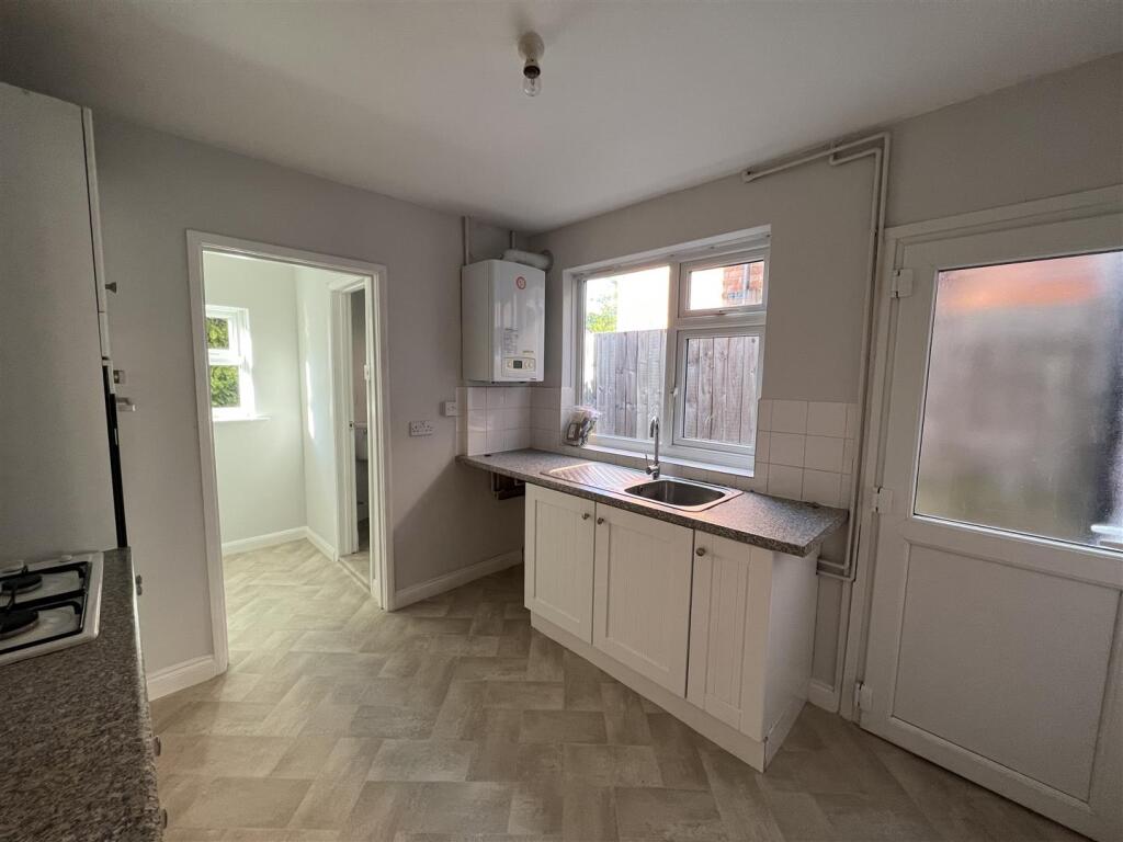 House in Kettering, Brambleside - More