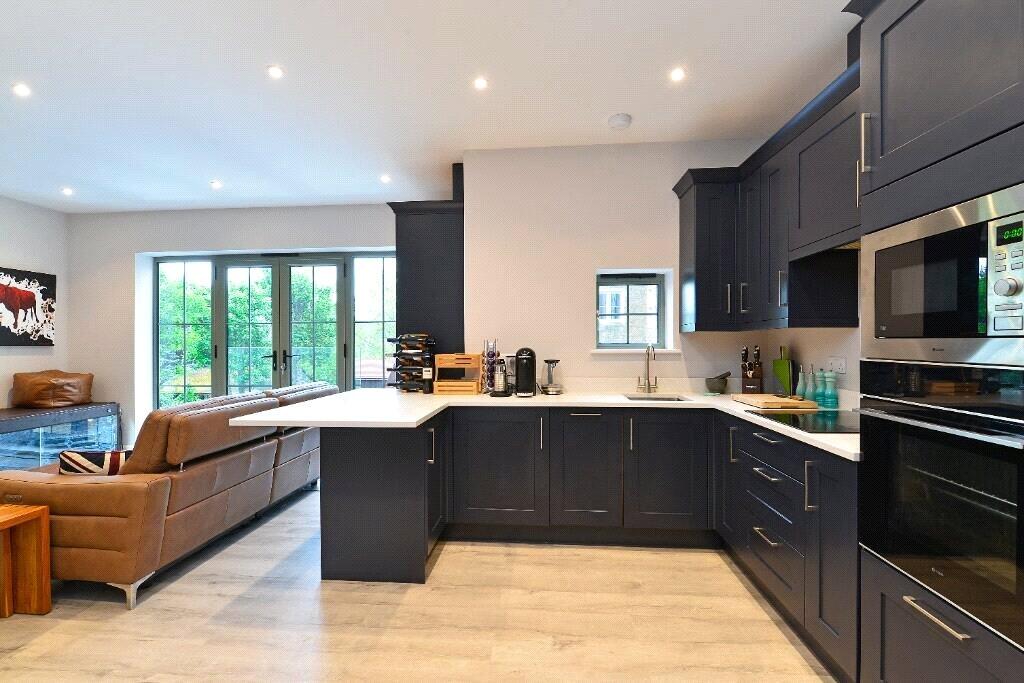 Apartment in Waverley, Farncombe, Godalming - View 4
