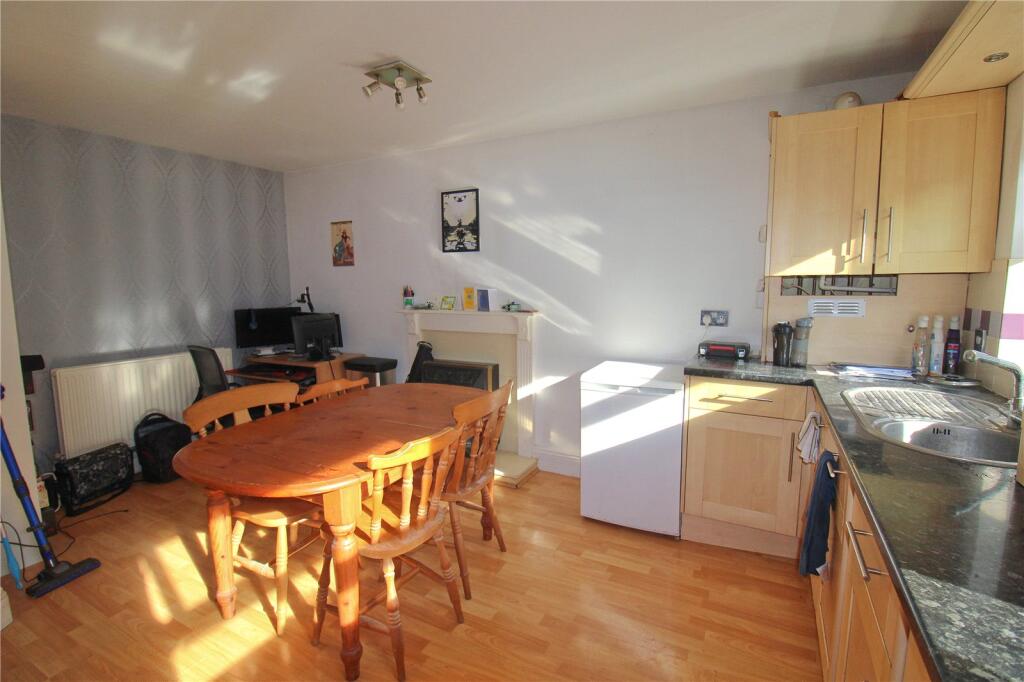 Apartment in Bath, Trowbridge - View 4