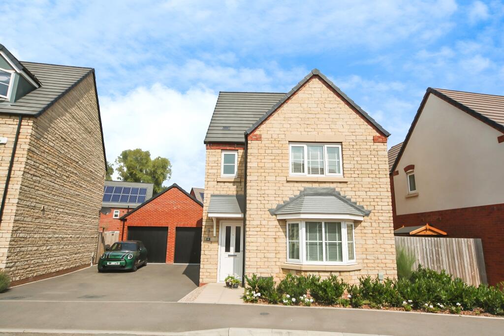 3-bed detached on Cooper Crescent, Stratford-upon-avon, CV37, £355,000