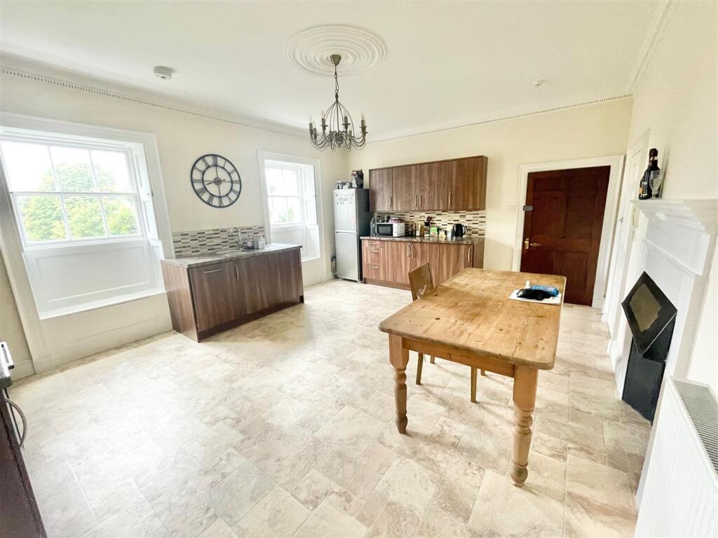 Apartment in Plymouth - More