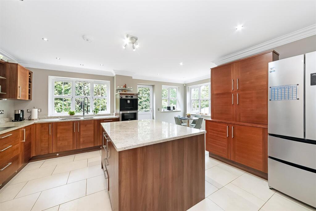 House in Croydon - View 3