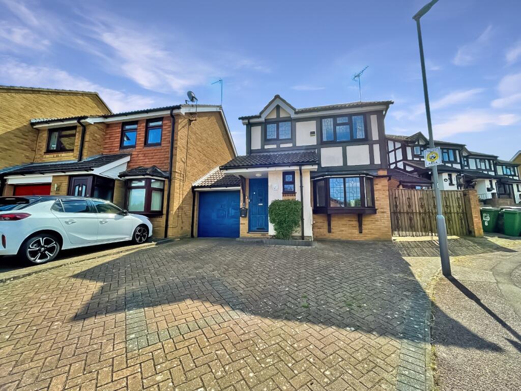 3-bed detached on Reedsdale, Luton, Bedfordshire, LU2 9TG, £350,000