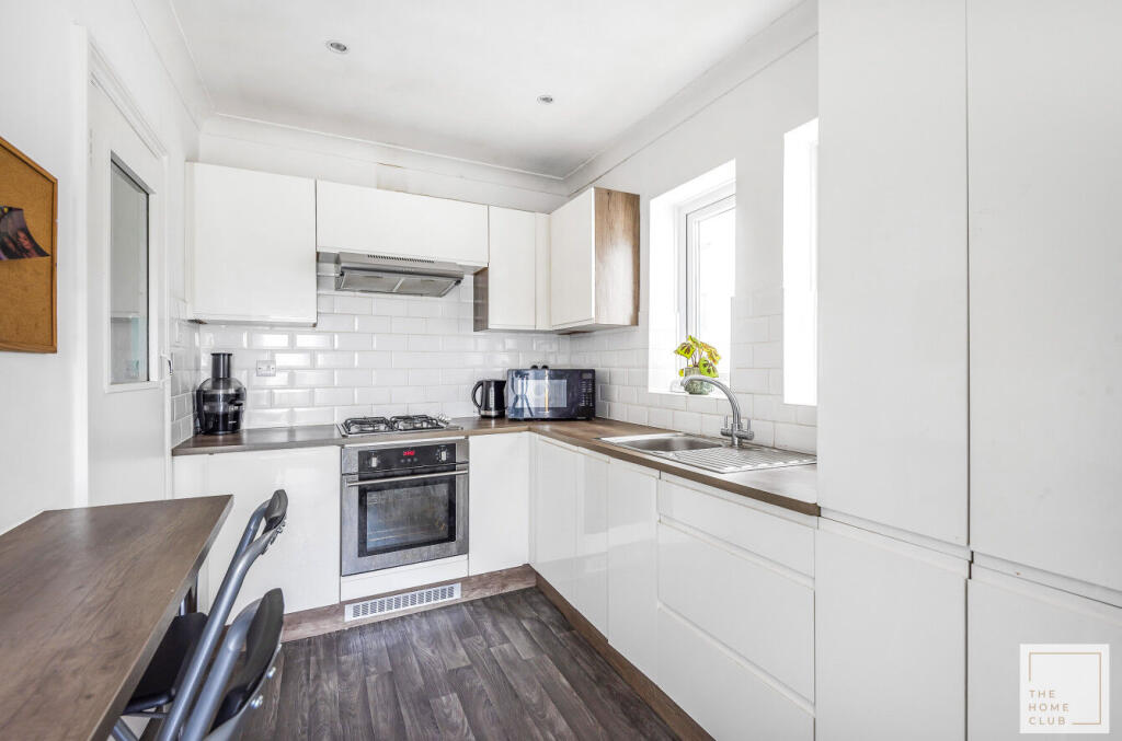 House in Guildford, Woodbridge Hill - View 2