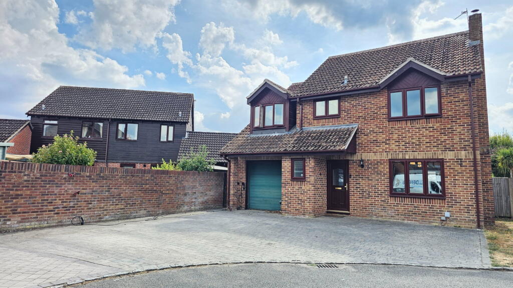 4-bed detached on Arrowsmith Way, Thatcham, RG19 4GU, £550,000