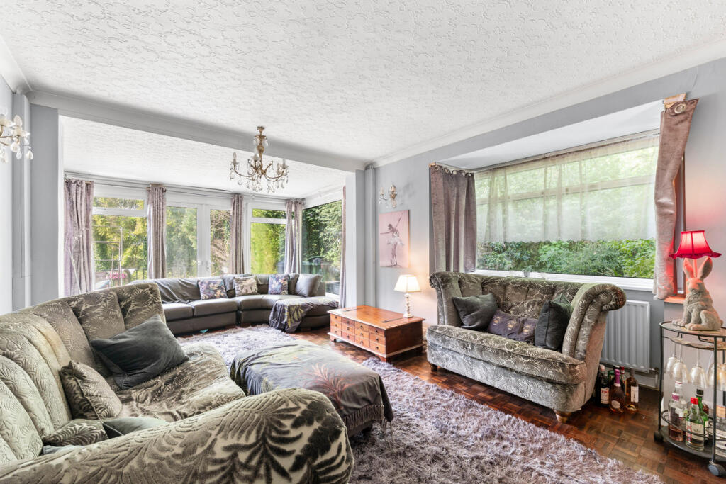 House in Reigate and Banstead, Merstham - View 3