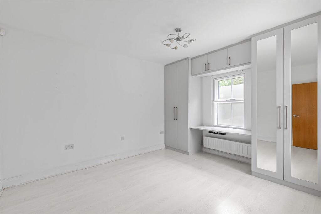House in Walton-on-Thames, Surrey - View 4