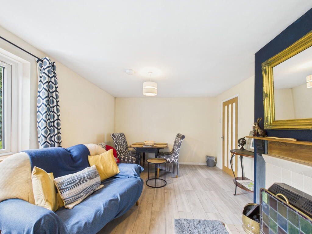 House in Gloucester - View 5