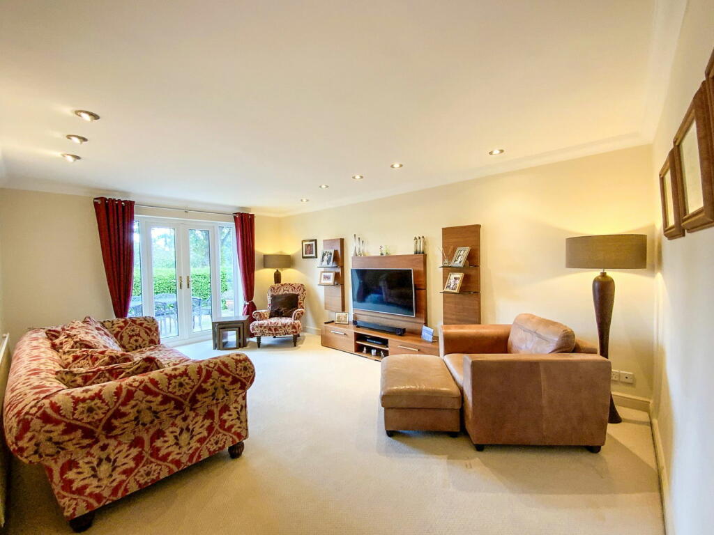 Spring Street, Hollingworth, SK14 8NQ photo 3