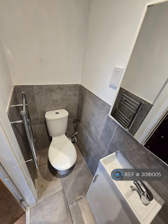 Apartment in Stoke-on-Trent - View 5