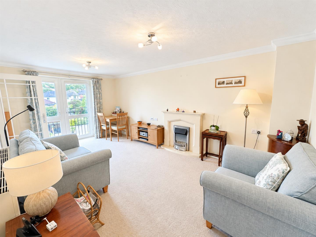 Emmeline Lodge, Leatherhead, KT22 photo 3