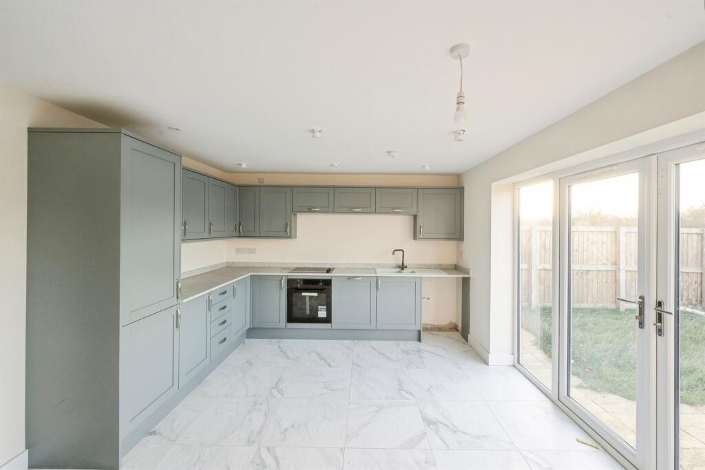 Robin Hood Grove, Thorne, Doncaster photo 3