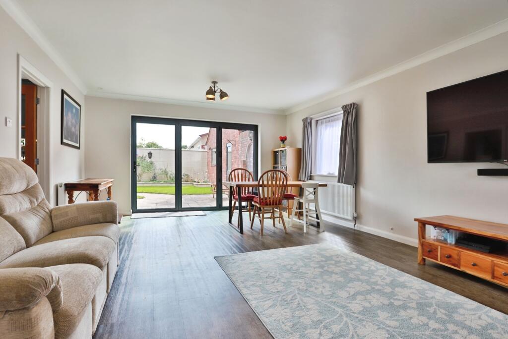 Willow Mead, BOURNEMOUTH, Dorset, BH8 photo 3