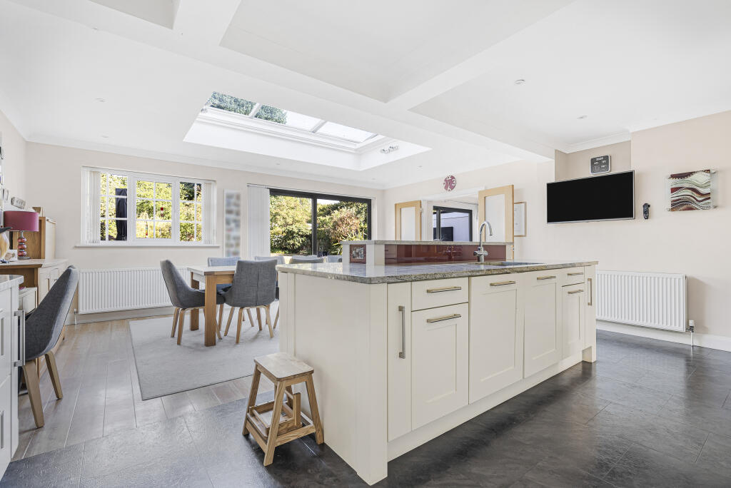 House in Welwyn Hatfield, Hertfordshire - View 3