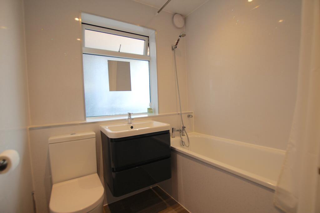 House in London, Southbury - More