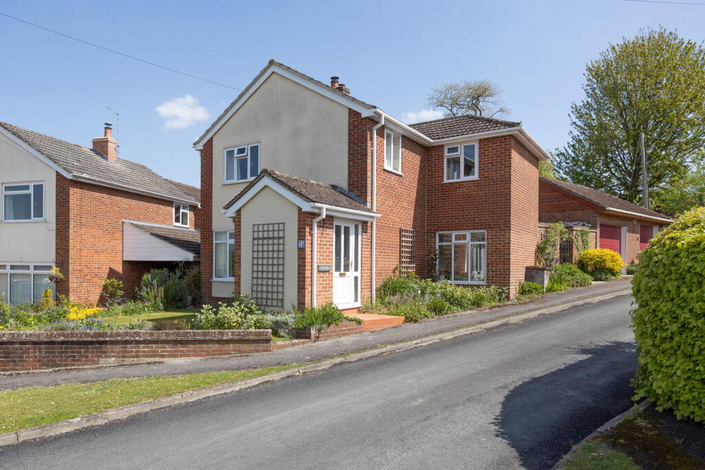 4-bed detached on Blounts Court, Potterne, Wiltshire, SN10 5QE, £425,000
