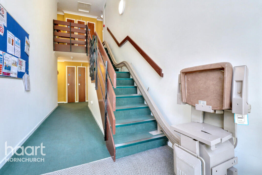 1-bed apartment on Abbs Cross Gardens, Hornchurch, £140,000