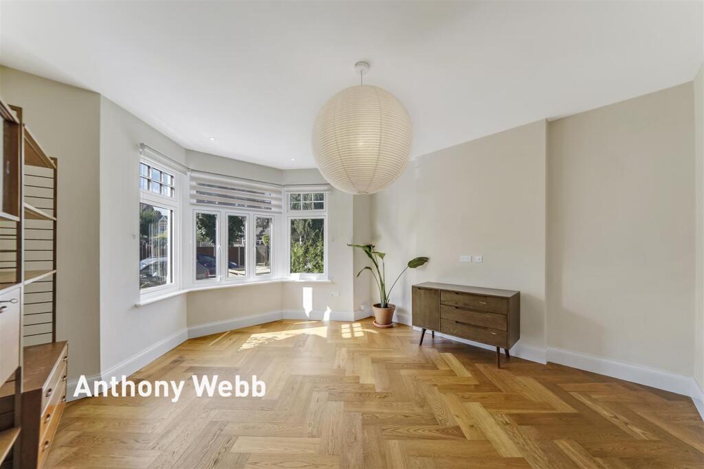 House in London - View 2