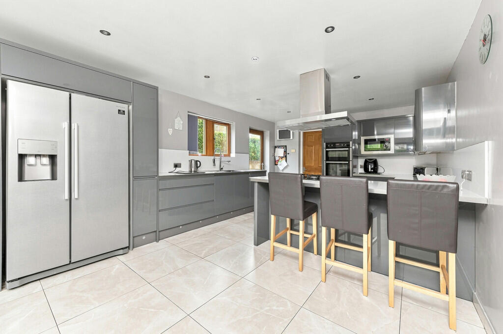 House in Huddersfield - View 2