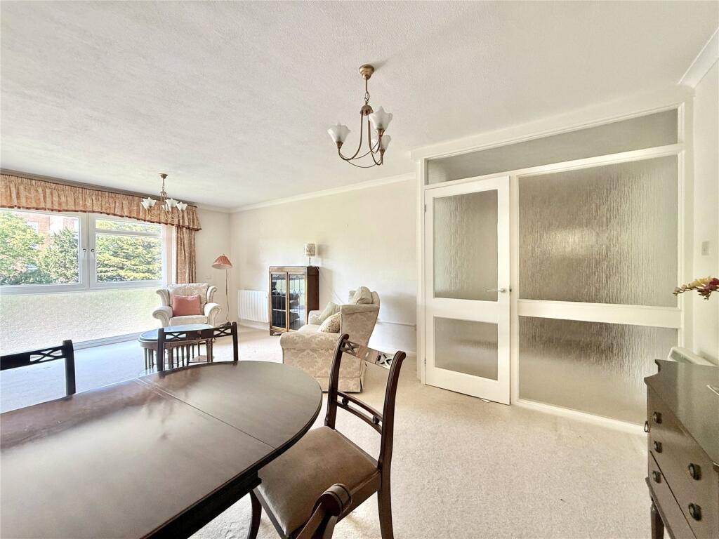 Apartment in Eastbourne, East Sussex - View 5