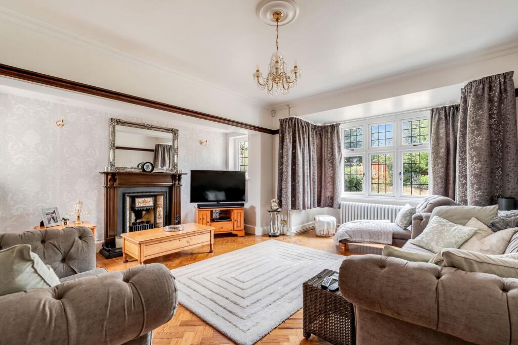 House in Sutton - View 2