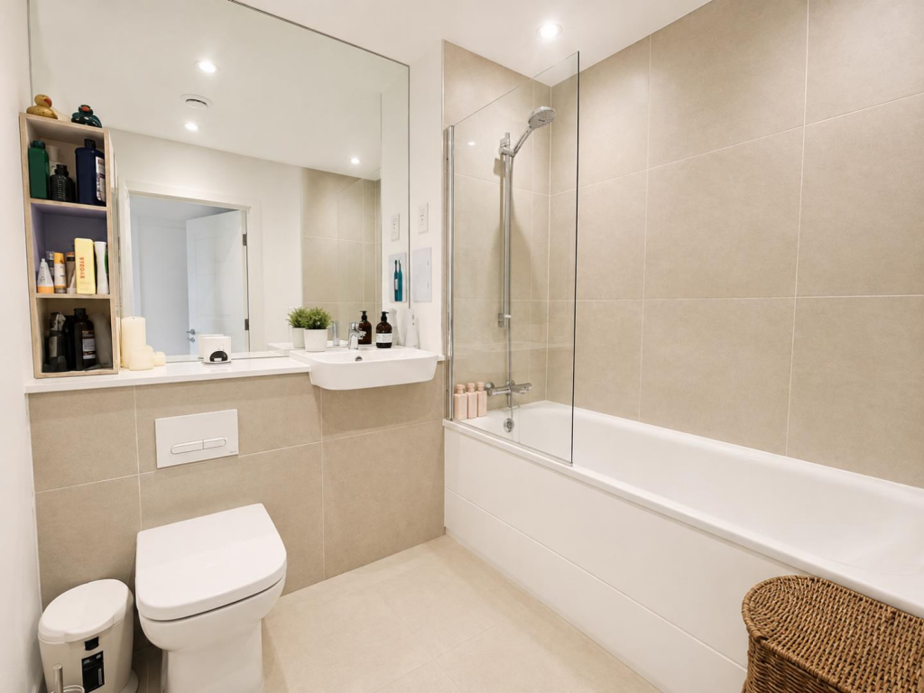 Apartment in Spelthorne, Surrey - View 5