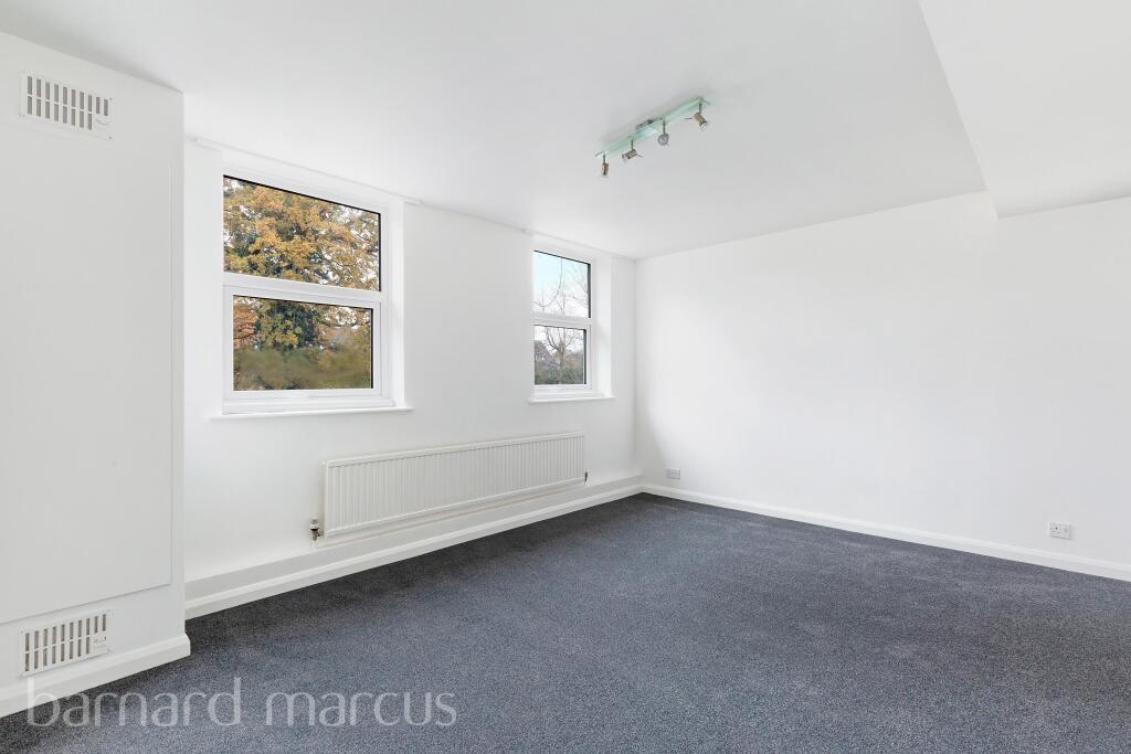 Apartment in Elmbridge, Surrey - View 4