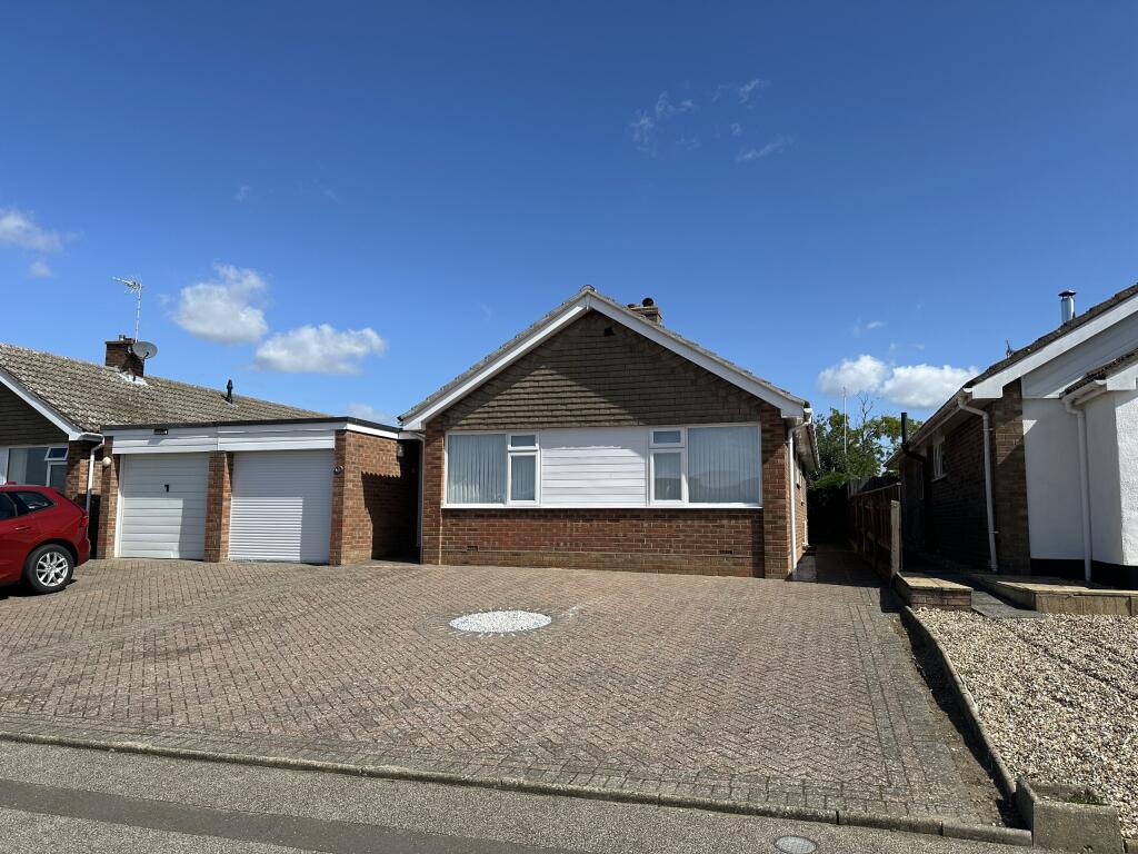 3-bed house on Danescourt Avenue, Stowmarket, £299,000